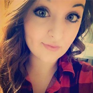 Meet your Posher, Alicia